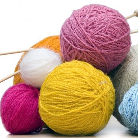 Morbida lana abruzzese (da pecora gentile di Puglia e Sopravissana)da 100 g tinte a mano con pigmenti naturali