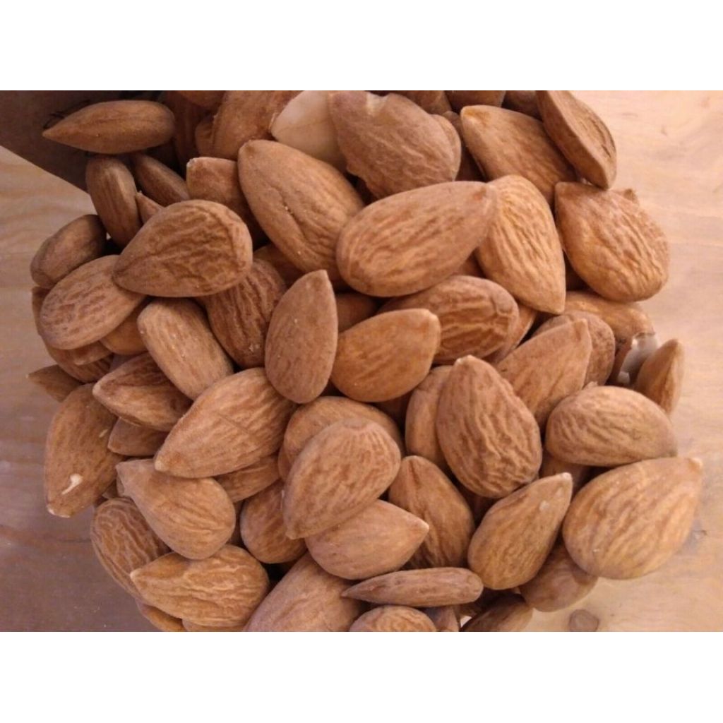 ALMOND IN SHELL CONF. 450 g