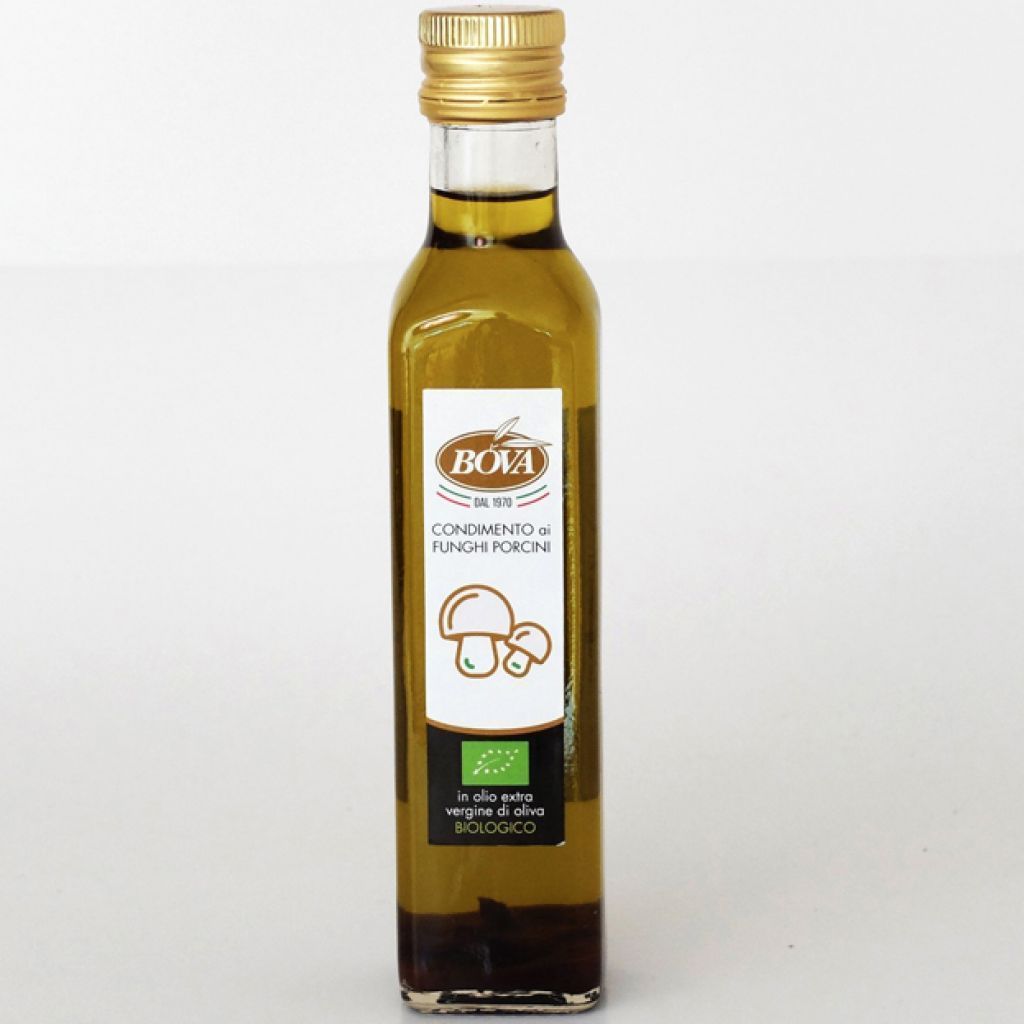 Dressing in organic olive oil with porcini mushrooms