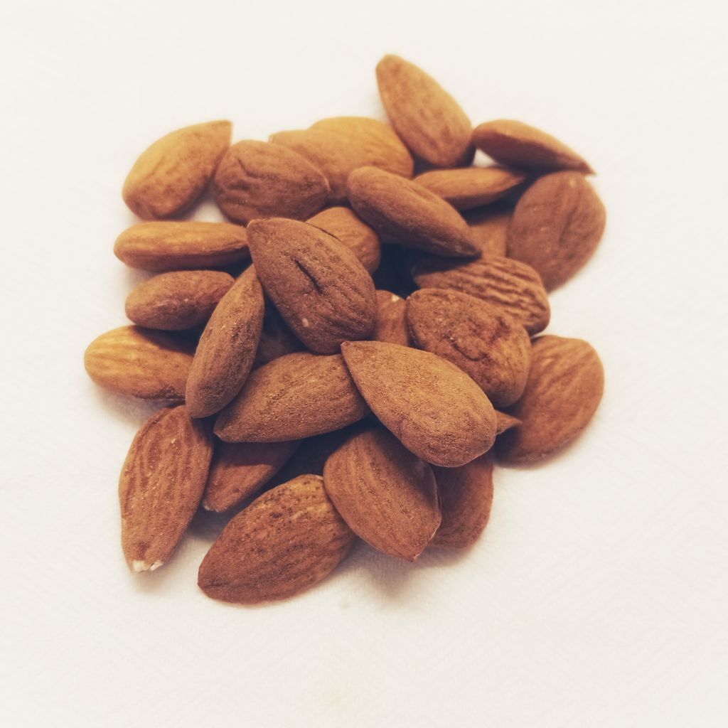 Organic almond with Sicilian skin