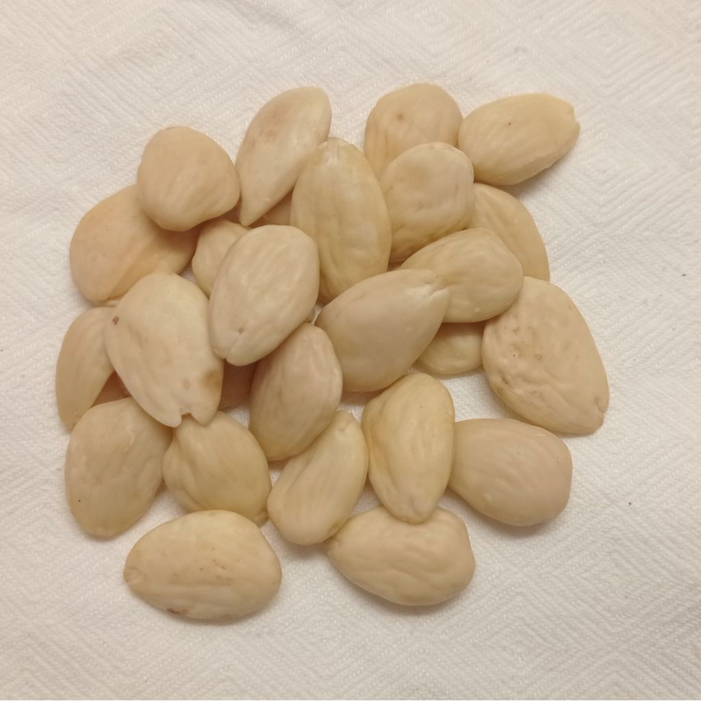Sicilian organic peeled almond