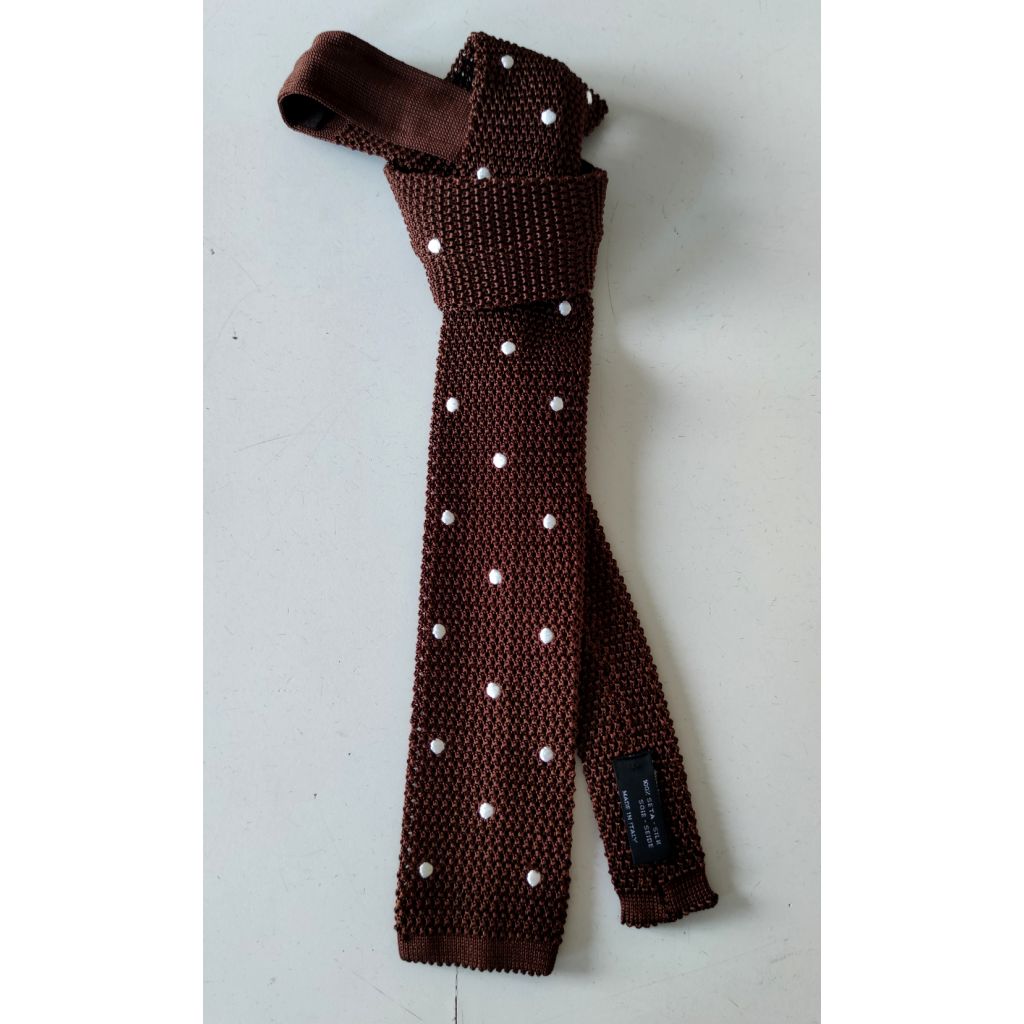 Brown tricot tie with white polka dots