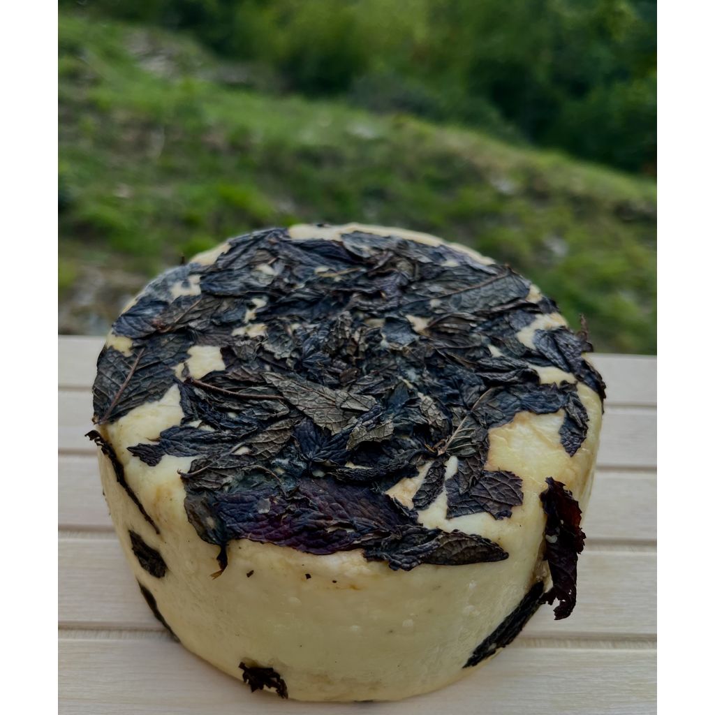 FORMAGGIO FRESCO DI MUCCA AROMATIZZATO ALLA MENTA