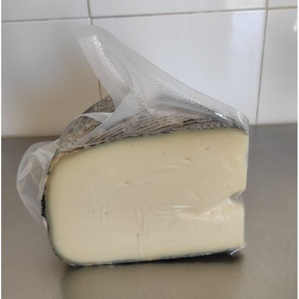 Formaggio di mucca semistagionato